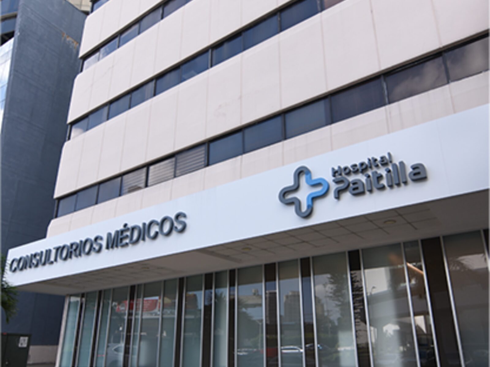 Fachada de Consultorios Médicos Paitilla en Panamá